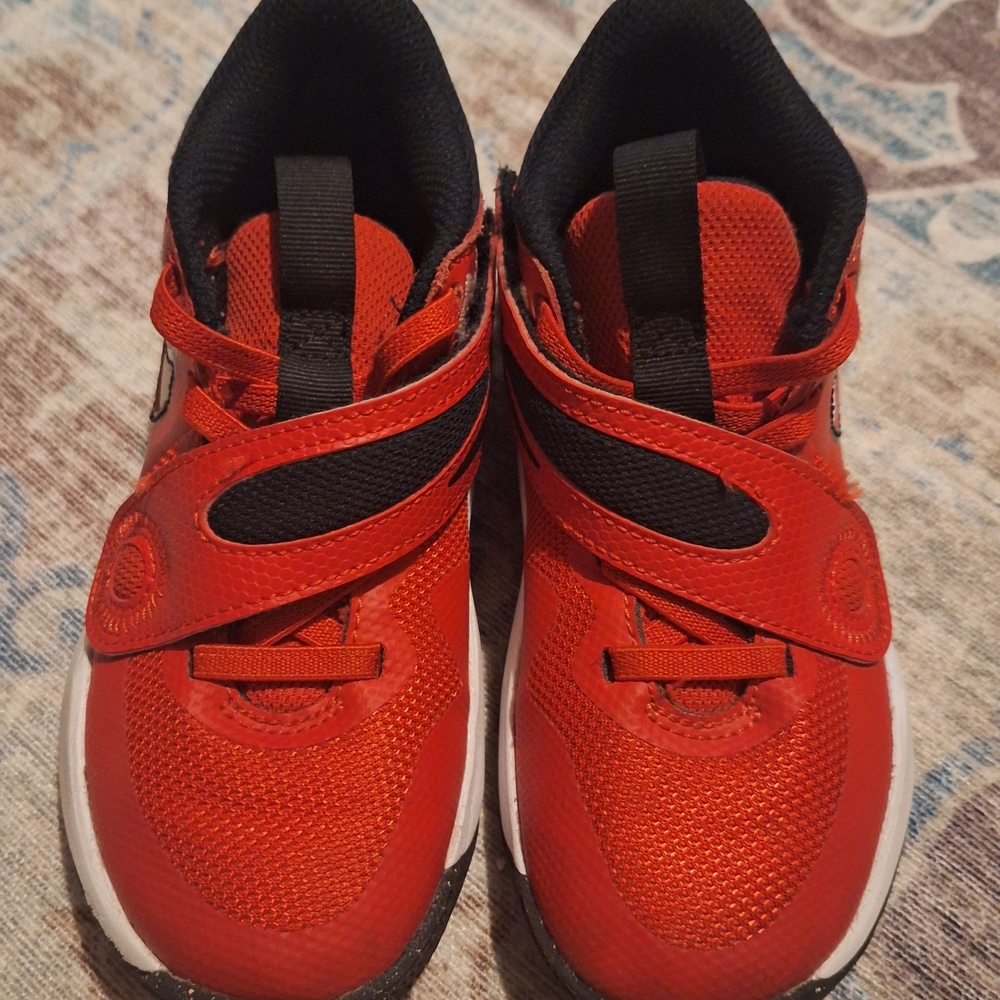 Boys' Nike Little Kid Team Hustle D11 Basketball